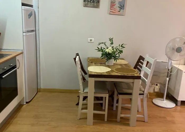 New Located In Dowtown Parking Free *